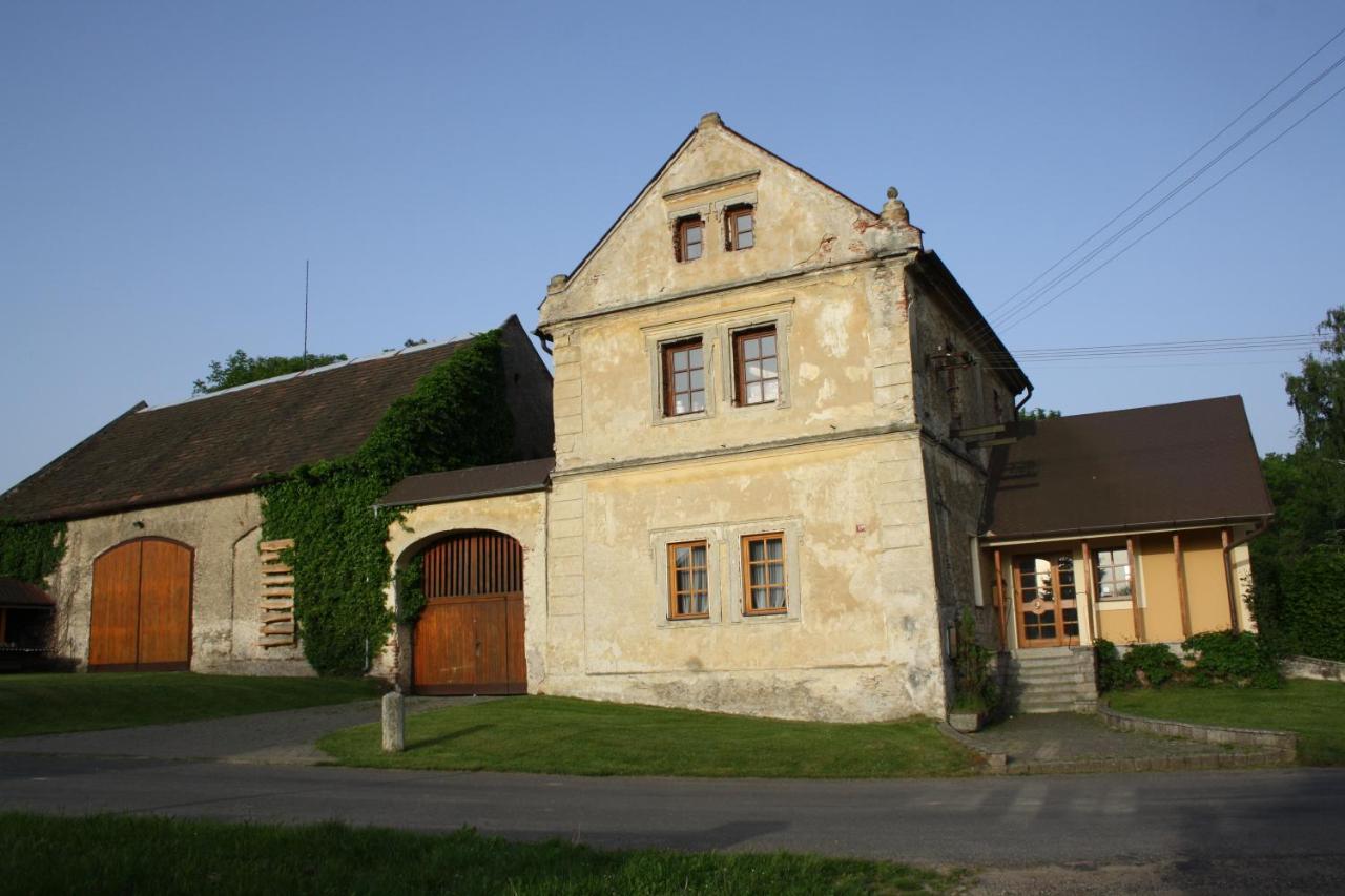 Apartman Na Statku Miskovice  Luaran gambar